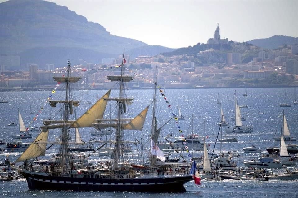 El Belem, el velero con la llama arribó a Marsella.