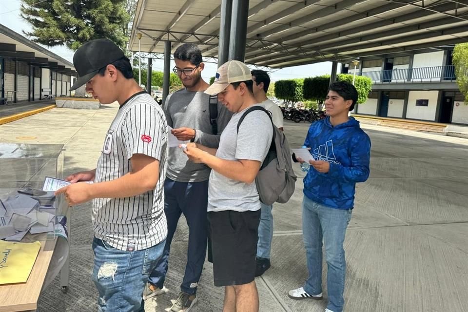 Claudia Sheinbaum resultó ganadora en el Simulacro Electoral Universitario, que se realizó en la UdeG y decenas de universidades del País.