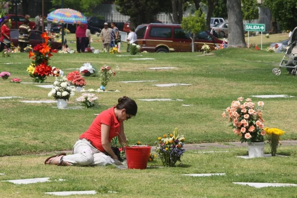 Los municipios de Zapopan y Tlaquepaque realizarán operativos este 10 de mayo en sus cementerios a propósito del Día de la Madre.