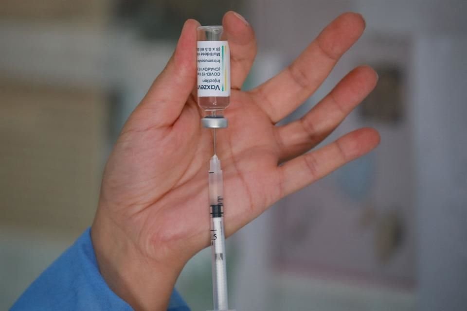 El gigante farmacéutico británico AstraZeneca anunció que retira de la venta su vacuna contra el Covid-19 por la bajada en la demanda.