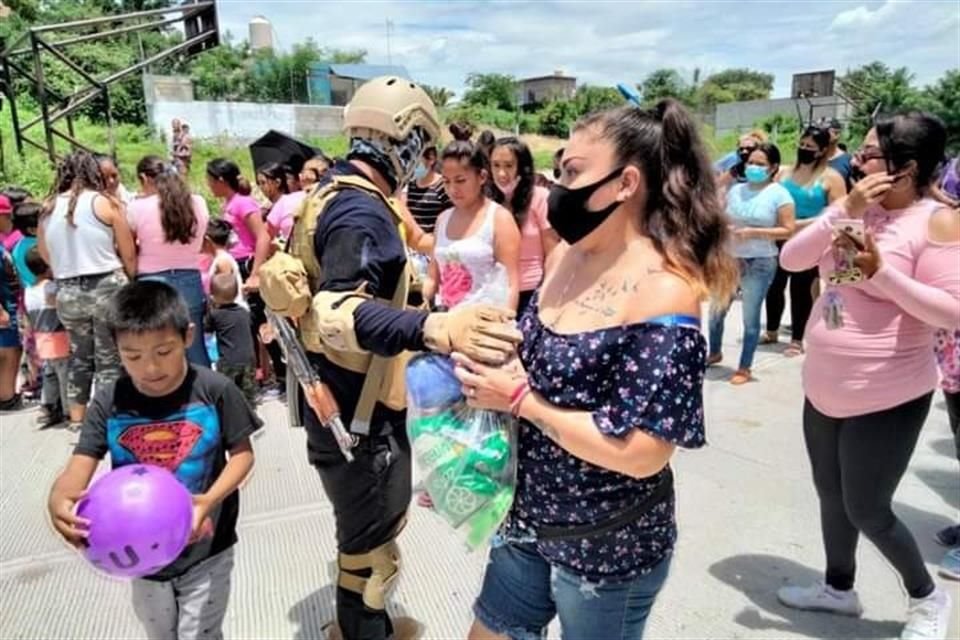 Estas entregan ocurren luego que ofrecieran recompensa por 'El Señorón', líder de 'Los Colombianos'.