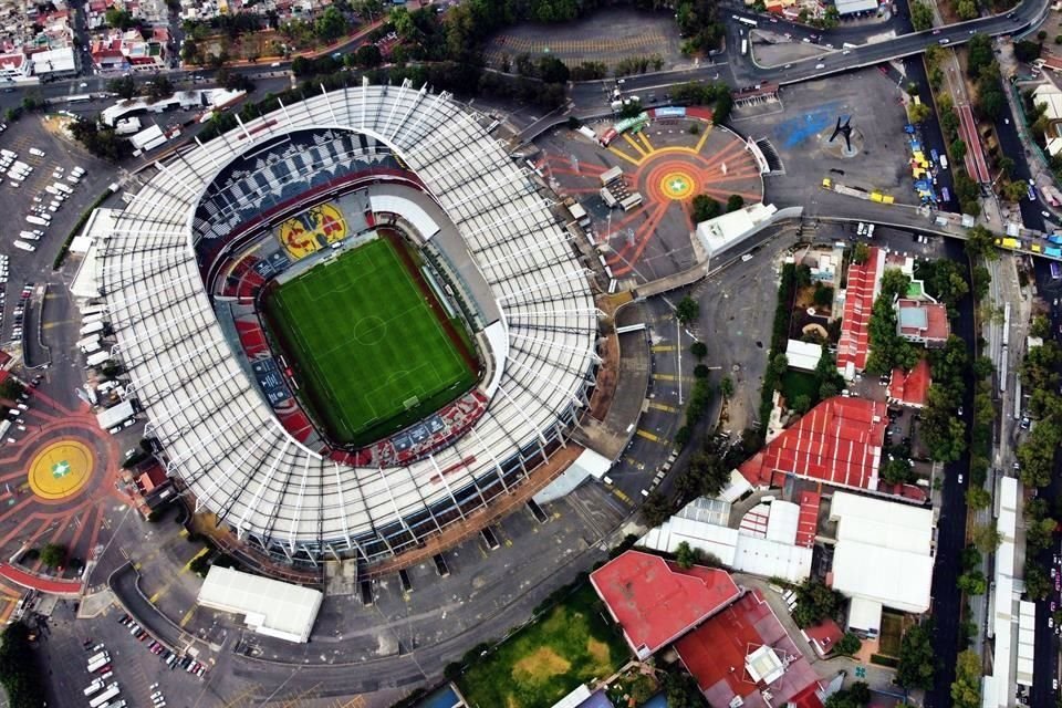 El Estadio Azteca podría ver frustrado el plan de abrir sus puertas ante el repunte de contagios.