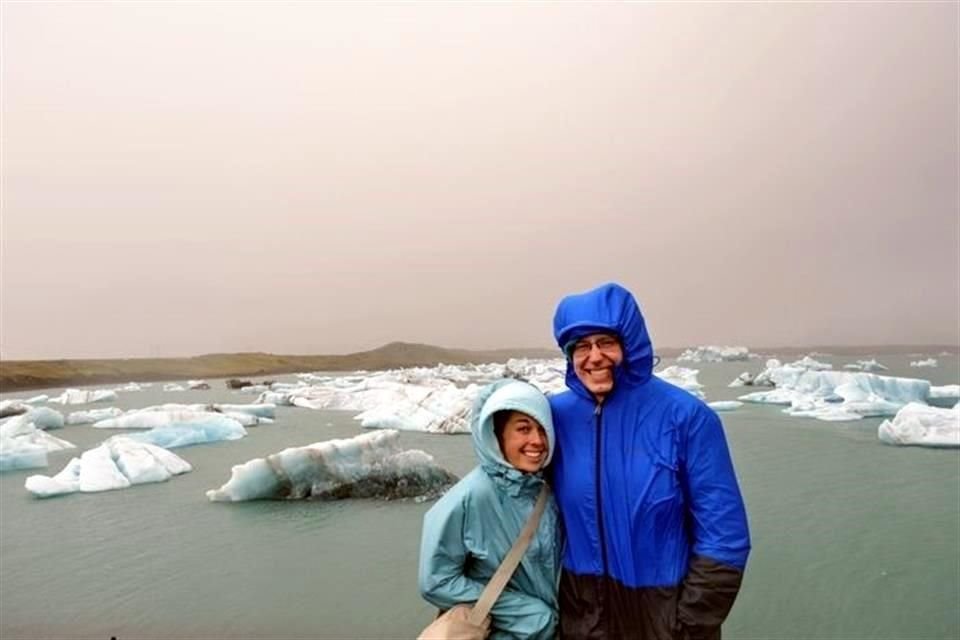 Mary Miles y su esposo, Matt Redinger, vistos aquí en Islandia, están planeando un viaje a Escandinavia este año.