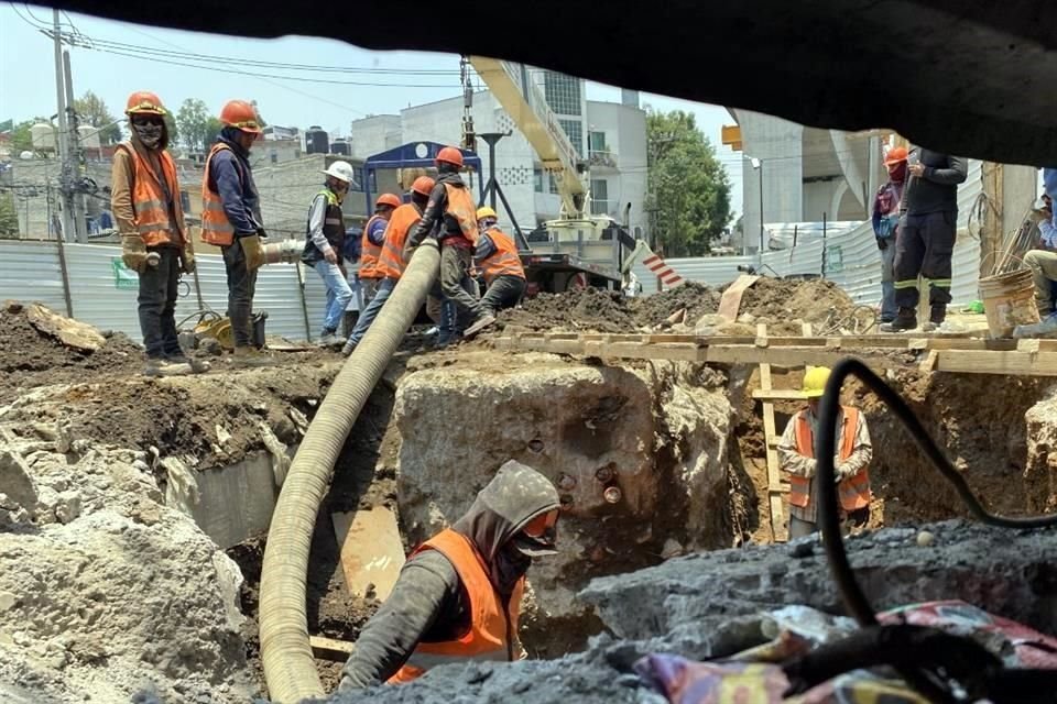 'Durante el proceso constructivo del Tren El Insurgente se descubrió un tubo de agua potable que tenía 50 años de antigüedad', explicó la Sobse. 