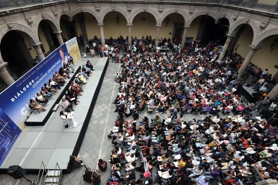 El público cuestionó a Clara Brugada sobre las políticas públicas para el Área Metropolitana.