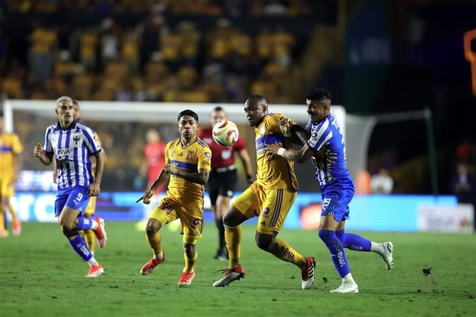 Más de las acciones del triunfo de Rayados 2-1 sobre Tigres en la ida de Cuartos de Final.