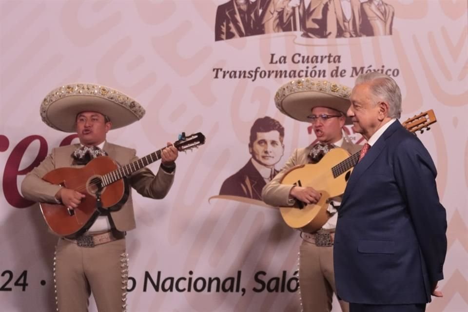 AMLO dedicó mañanera para ofrecer mariachi a las madres mexicanas.