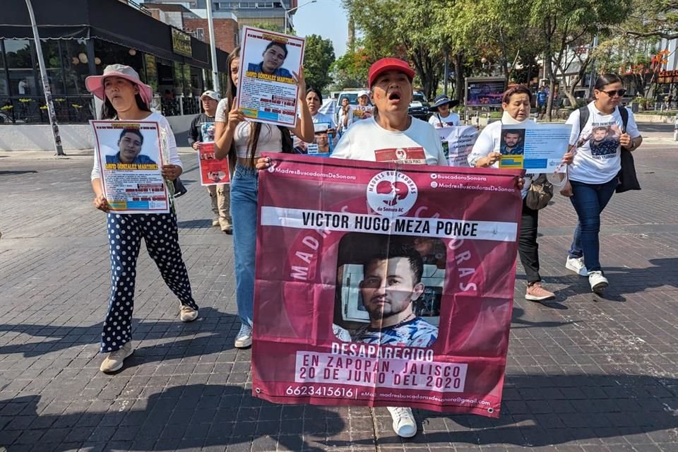 Entre las consignas que se escuchó fue que el Día de las Madres no era un día de fiesta, era de lucha y protesta.