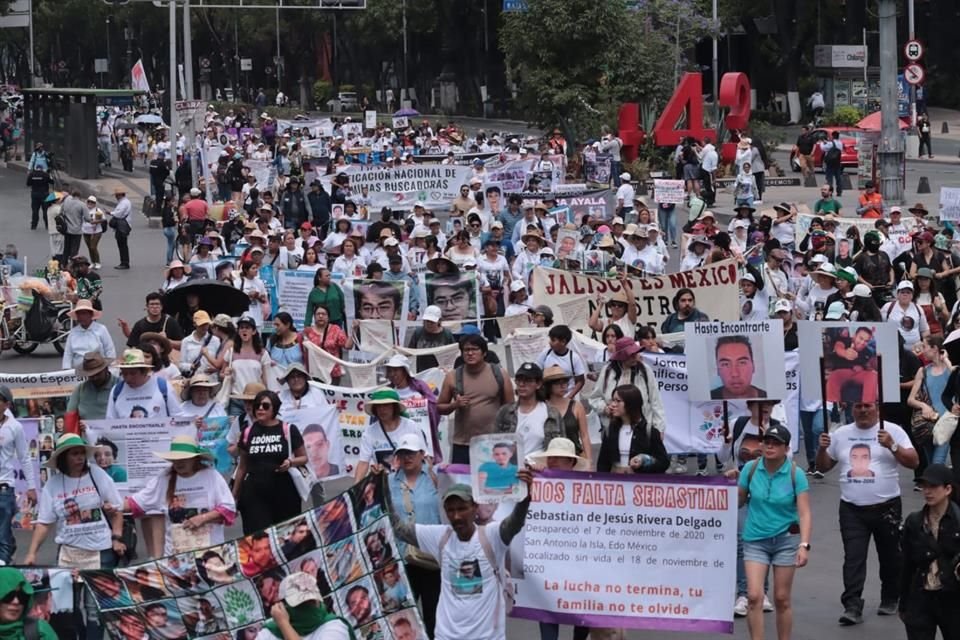 Madres de personas desaparecidas marcharon en la CDMX.