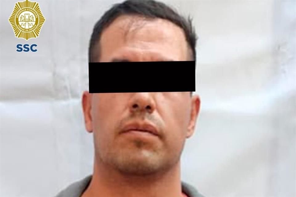 El hombre cayó en contradicciones y quiso huir, sin embargo, fue detenido y los oficiales tras inspeccionar las cajas descubrieron a las aves exóticas.