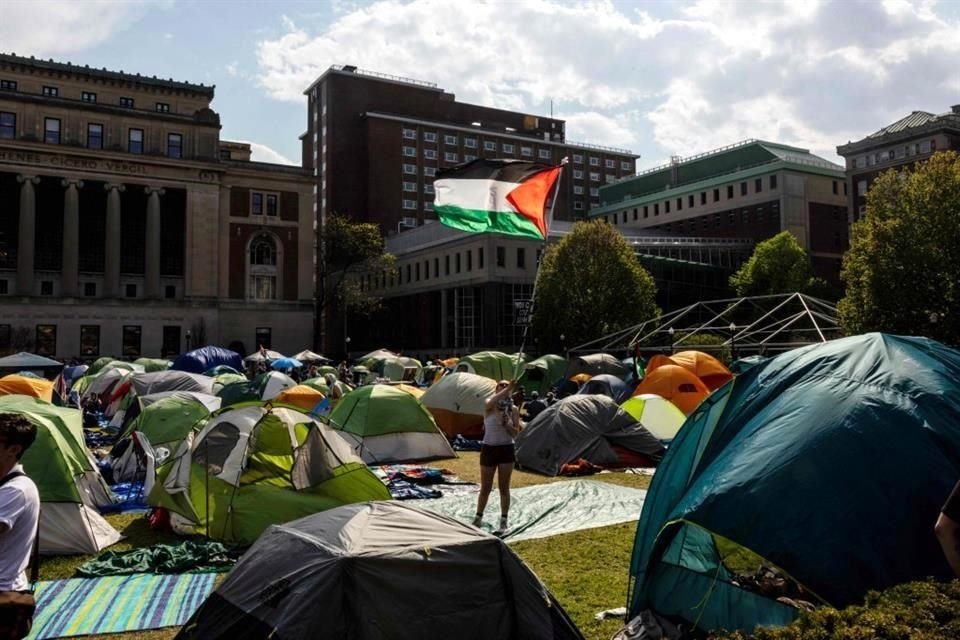 Las protestas por Gaza en campus de EU están cambiando narrativa proisraelí tras años de propaganda, reflexiona la periodista Dima Khatib.