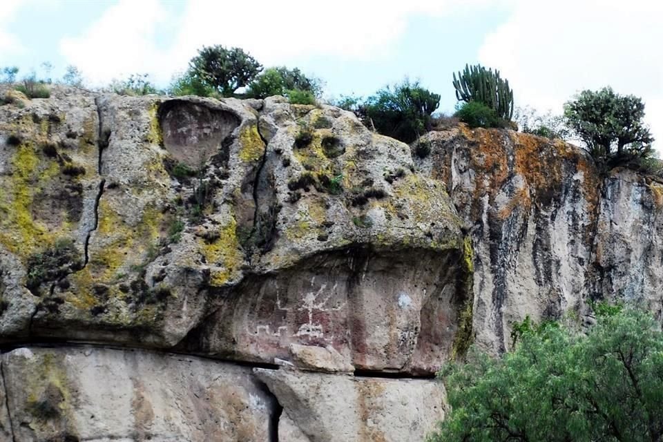 Pintura rupestre en las rocas de la meseta 'Caballito blanco', en el área protegida donde se ubican las cuevas prehistóricas de Yagul y Mitla.