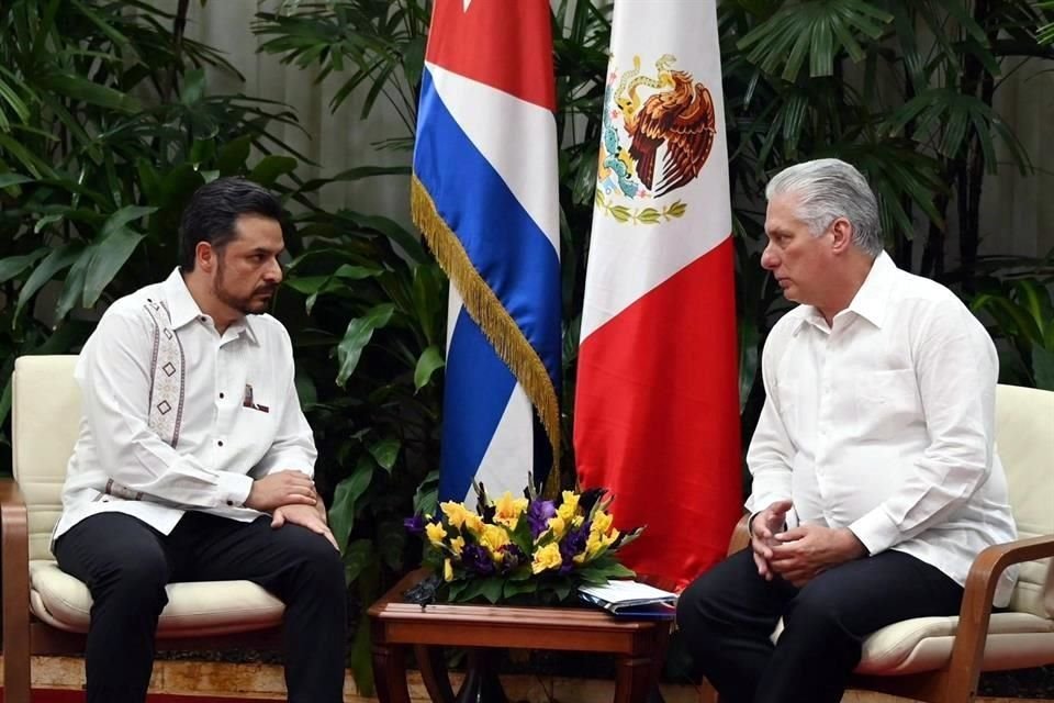 En Cuba, el Presidente de aquel país, Miguel Díaz-Canel Bermúdez se reunió con el director general del IMSS, Zoé Robledo para hablar sobre la continuidad de médicos cubanos en México.