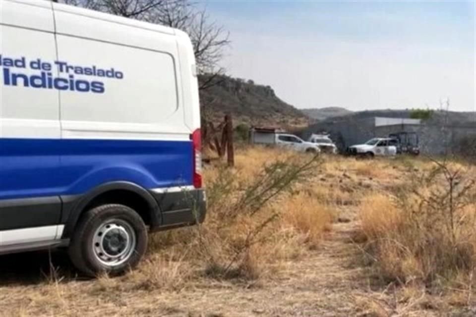 Integrantes de los colectivos Hasta Encontrarte y Una Promesa por Cumplir, localizaron el miércoles pasado, cuerpos ilegalmente enterrados en un predio del fraccionamiento Los Álamos.