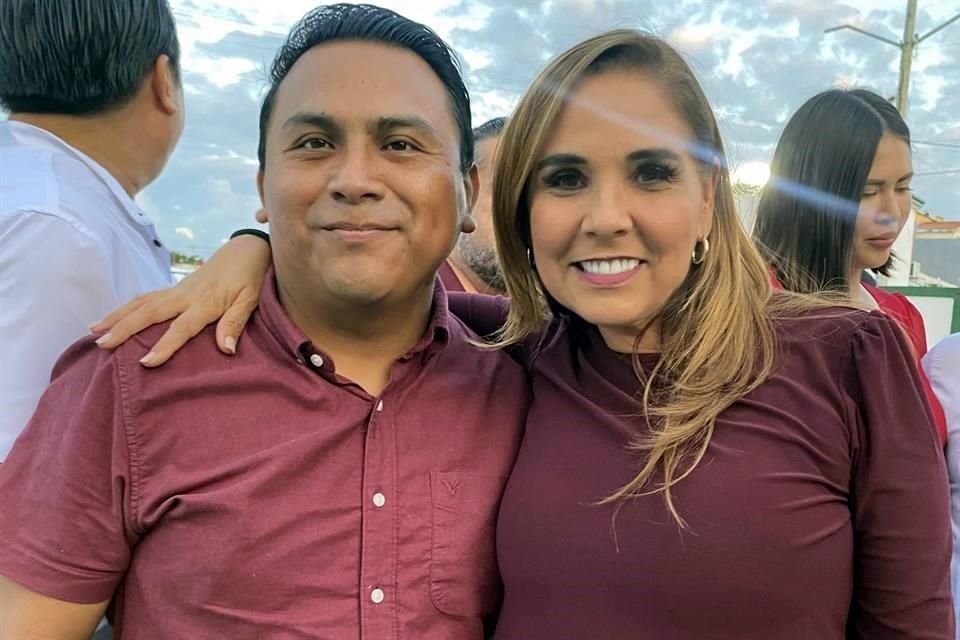 Manuel Santiago Tun Cen era coordinador de campaña del candidato de Morena a diputado local, Wilbert Alberto Batun Chulim. En la foto posa con la Gobernadora de Quintana Roo, Mara Lezama.