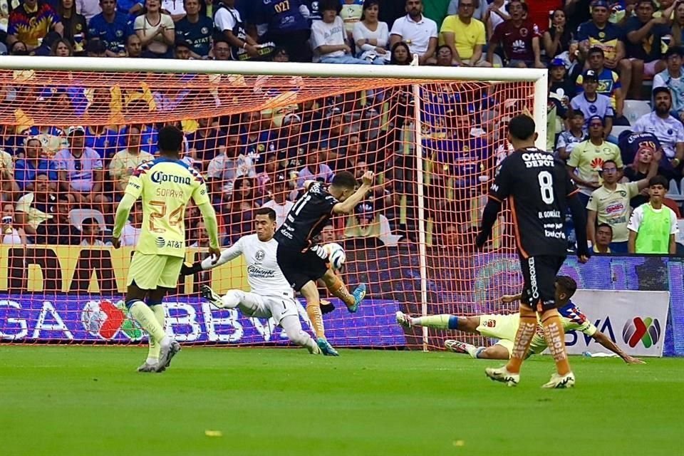 Idrissi aprovechó el regalo.