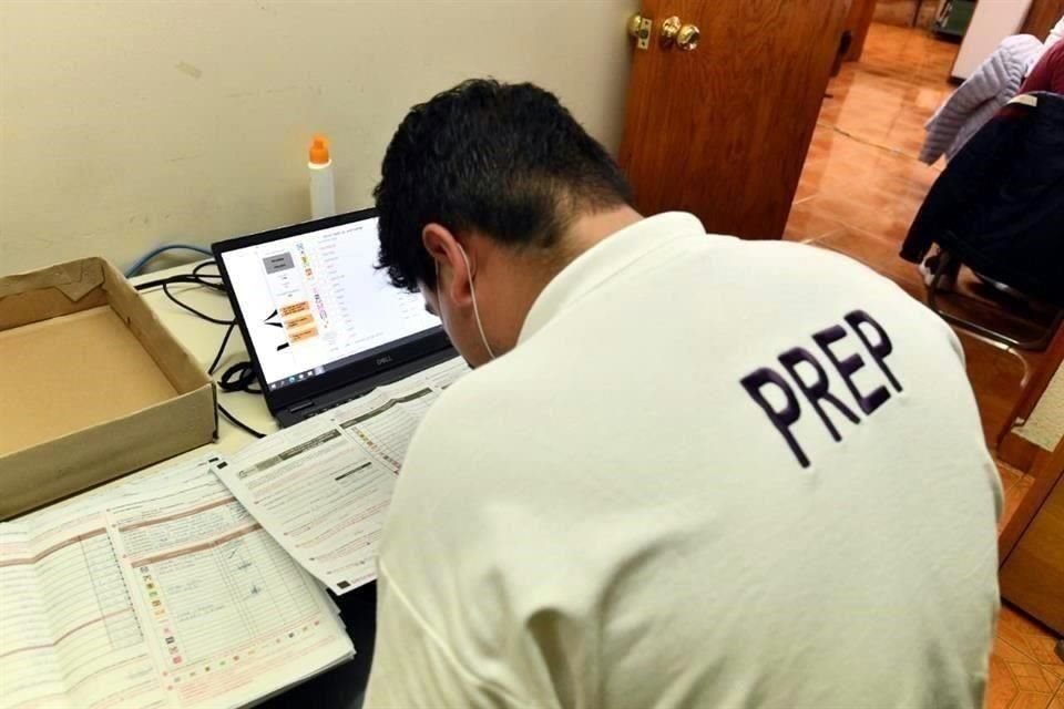 La falta de personal le pegó al Programa de Resultados Preliminares, por lo que vacantes podrían ser cubiertas por personal del INE.