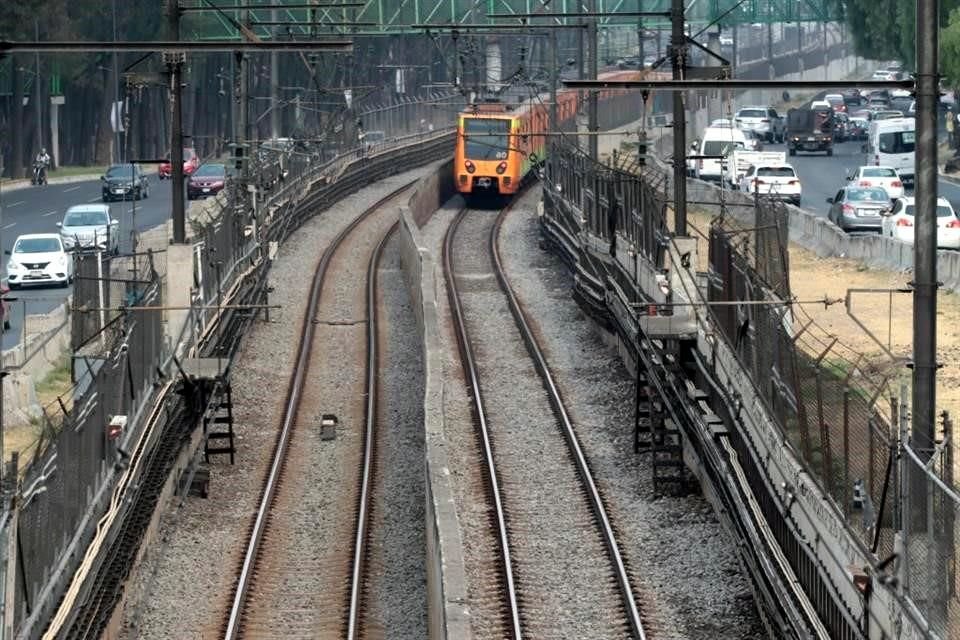 Los hundimientos irregulares en ésta zona afectan la carpeta asfáltica por donde circulan cientos de miles de automoviles diariamente pero tambien afectan a las vías de la línea 'A' del metro.