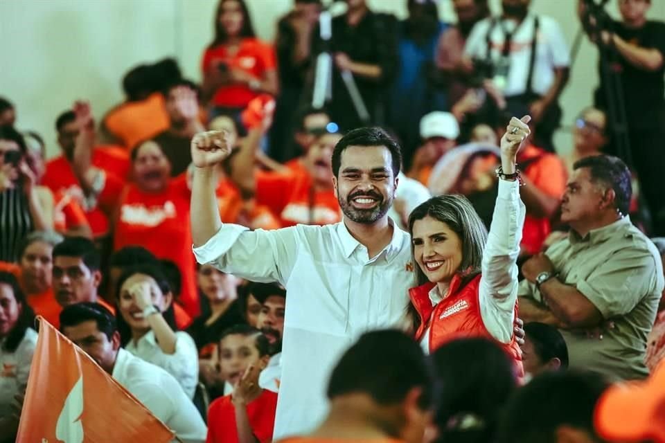 Jorge Álvarez Máynez respaldó las aspiraciones de Margarita Moreno, aspirante a la Alcaldía de Colima.