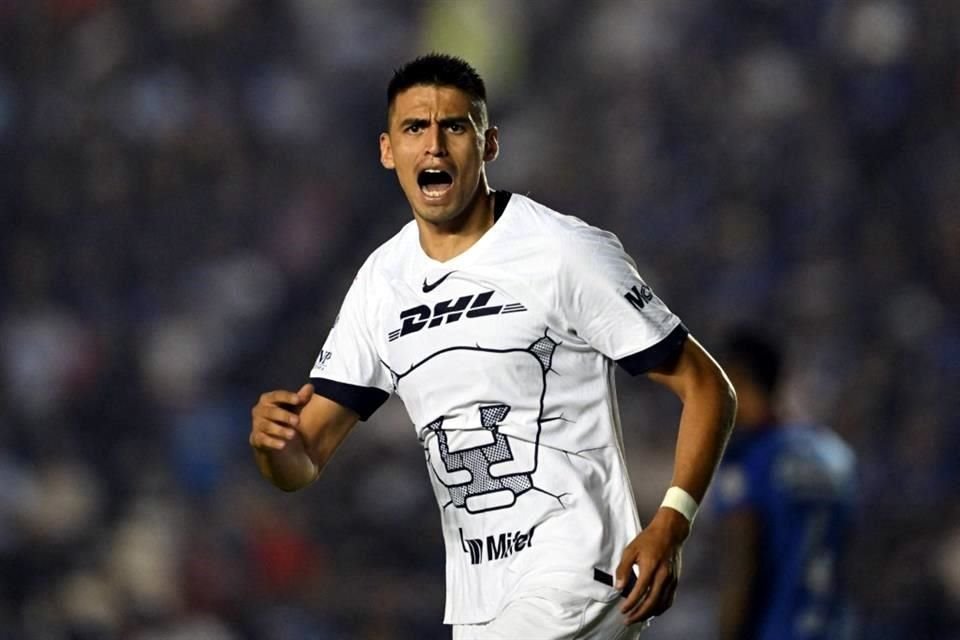 Guillermo Martínez puso el primero para Pumas.