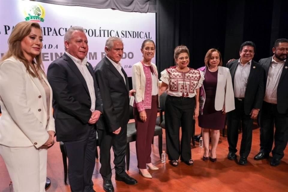 Claudia Sheinbaum, candidata presidencial de Morena, se reunió en privado con líderes de la Federación de Sindicatos de Trabajadores al Servicio del Estado.