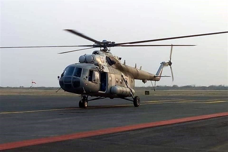 Un helicóptero MI de la Marina arribó para apoyar el combate del incendio en el Cañón del Novillo.