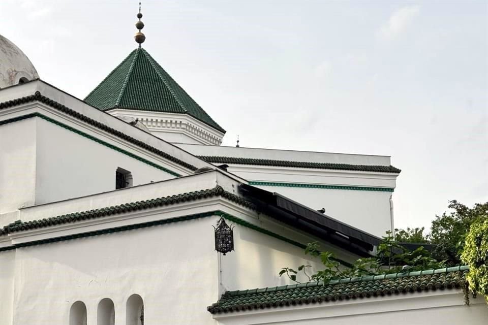 La Gran Mezquita de París presume su arquitectura marroquí y sus jardines.