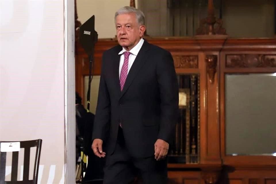AMLO sostuvo que no existe piso parejo en el proceso electoral, pero debido a que los medios mantienen una permanente crítica en su contra.