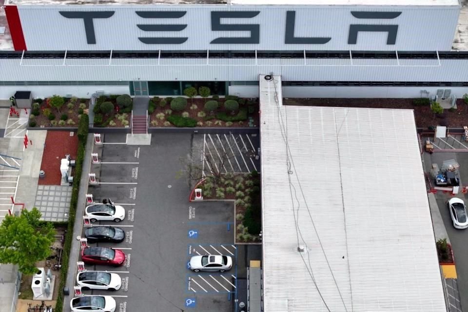 Tesla ofrece a los inversionistas la oportunidad de realizar un recorrido por la gigafábrica de Austin, Texas, con Elon Musk.