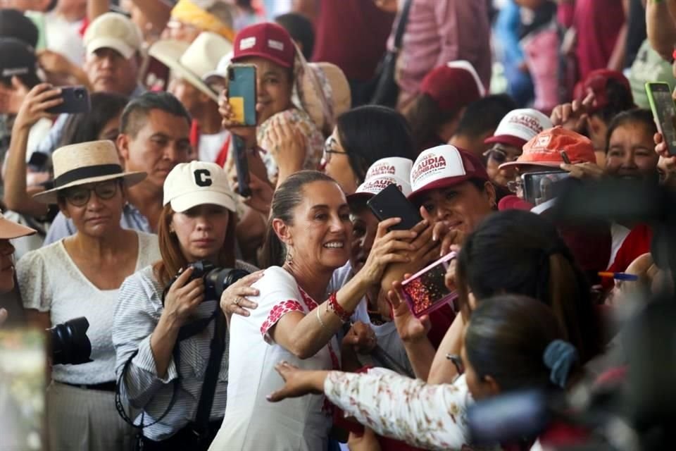 Claudia Sheinbaum de visita en Tlajomulco.