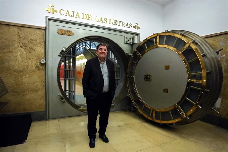 Cada caja donde antes se dejaban el dinero o las joyas, se ha convertido en un repositorio para honrar a grandes personalidades literarias, dice Luis García Montero, director del Instituto Cervantes.