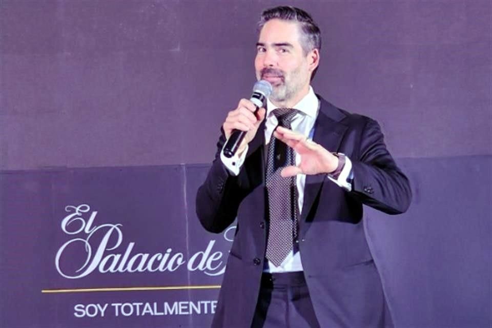 Rafael Arroyo, director de Mercadotecnia de El Palacio de Hierro durante en evento.