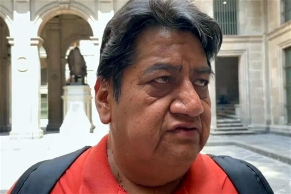 Pedro Hernández, líder de la Sección 9 de la CNTE, a su llegada a Palacio Nacional, para una reunión con el Presidente.