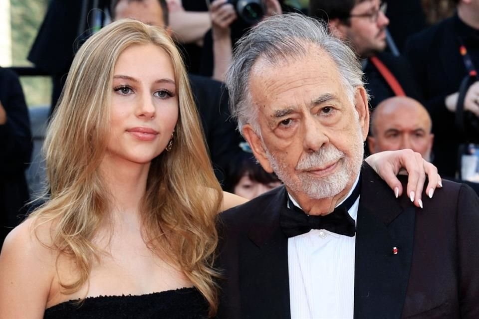 Coppola llegó acompañado de su nieta Romy Mars, hija de la cineasta Sofia Coppola.