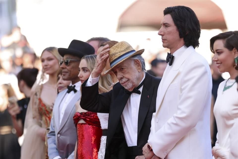 Se reunió en la alfombra roja a una plétora de estrellas de Hollywood.