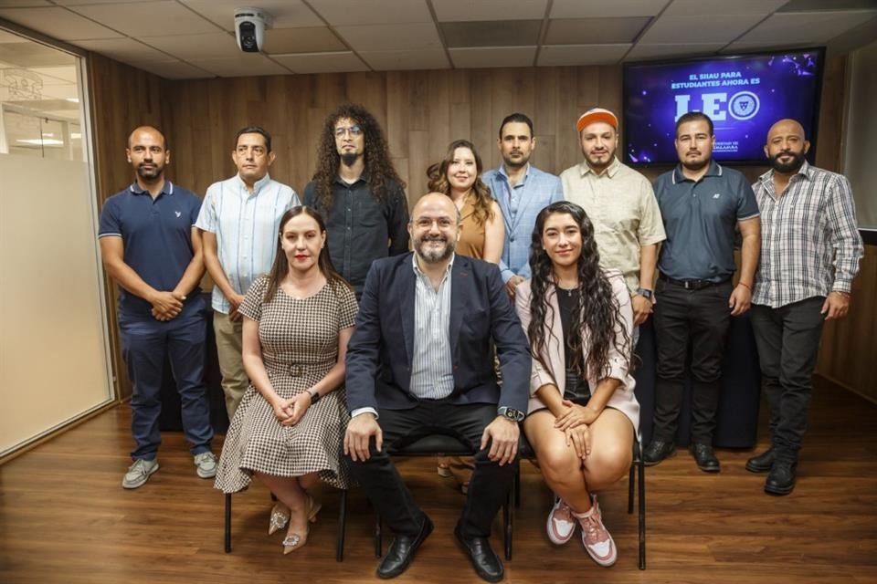 Autoridades durante la presentación de LEO el nuevo sistema para alumnos  que sustituye al SIIAU.