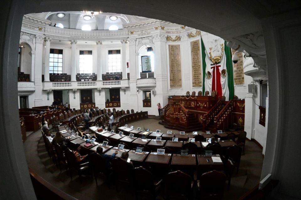 Diputados de la Comisión de Reconstrucción pasaron por alto vigilar y legislar para damnificados... y hasta entregar informes.