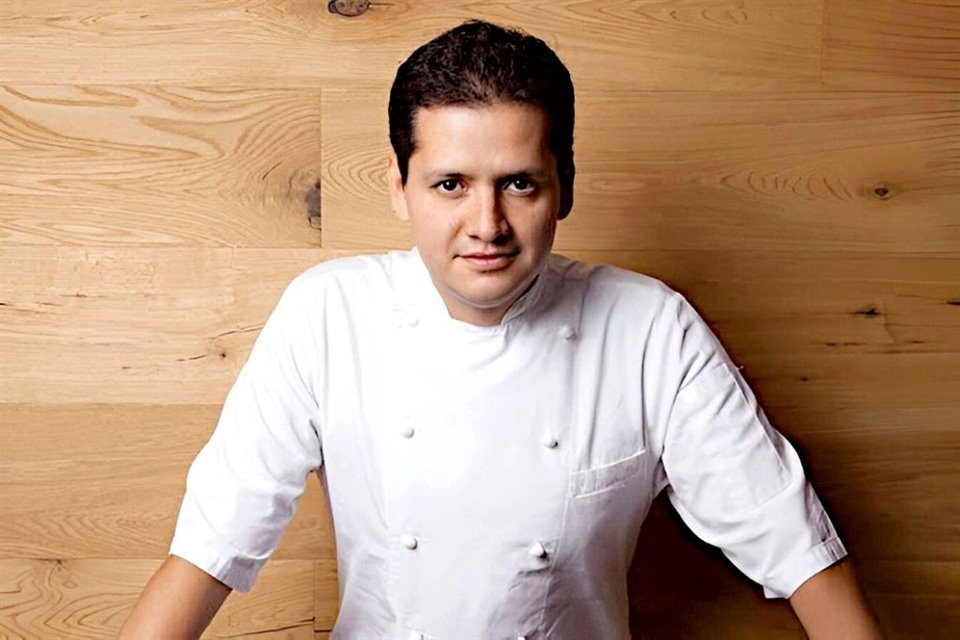 El chef Jorge Vallejo, de Quintonil, celebró la llegada y los reconocimientos entregados de la Guía Michelin México 2024.