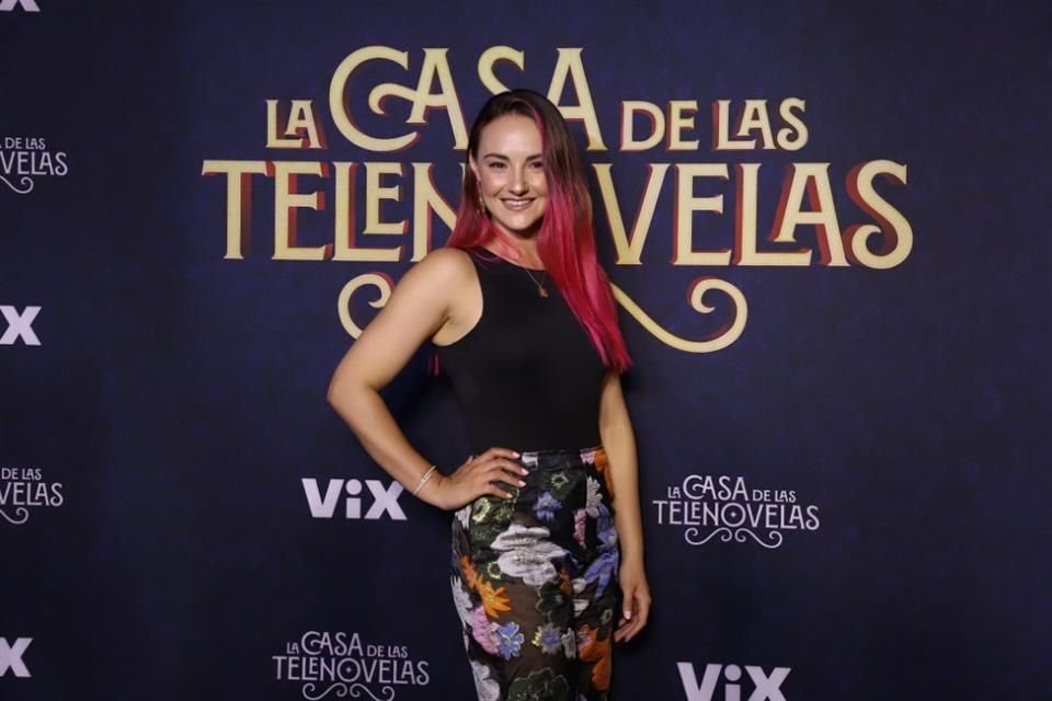 Jade Fraser presente en la alfombra roja.