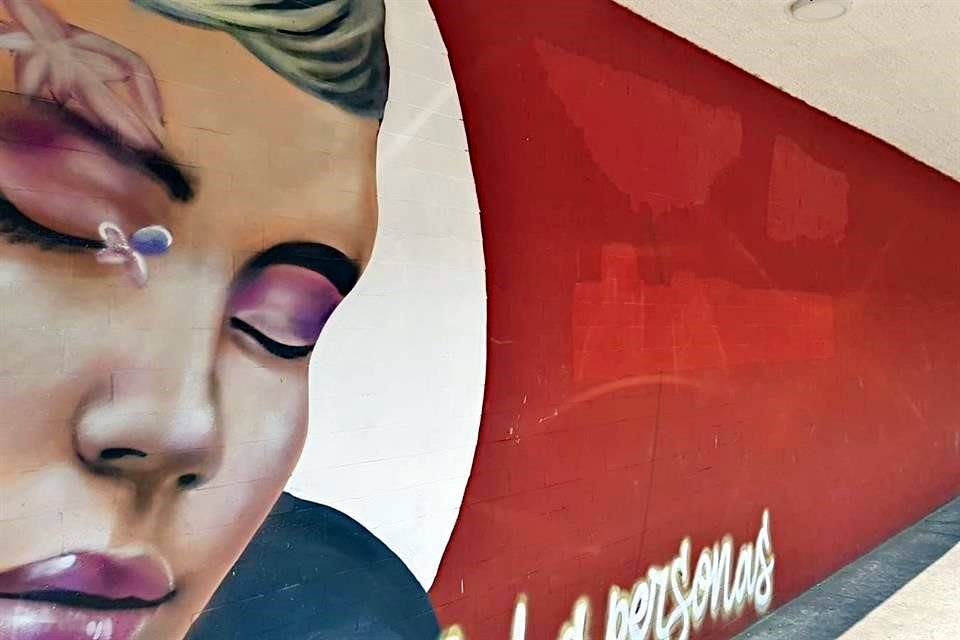 La propaganda en un muro del mercado fue retirada a horas de que vecinos la cuestionaron a través de redes sociales.