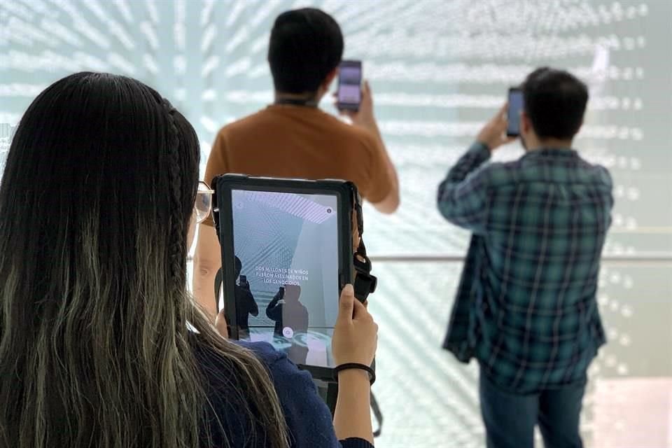 En el Museo Memoria y Tolerancia las herramientas tecnológicas sirven para que las personas recuerden mejor o vivan con una amplificación de conciencia su recorrido en el recinto.