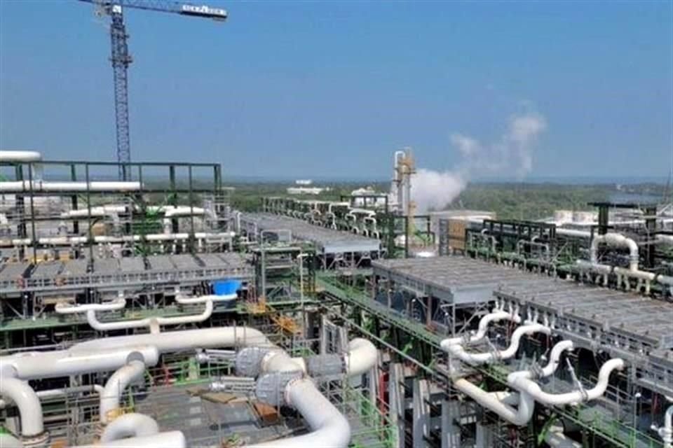 Pemex comenzó a enviar 16 mil 300 bpd de crudo a su nueva Refinería Olmeca en Dos Bocas, menos del 5% de su capacidad total esperada.