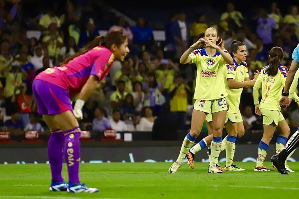 Sarah Luebbert marcó dos goles.