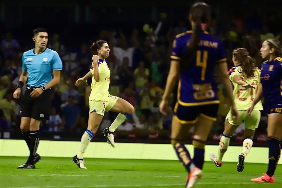 Kiana Palacios puso el tercero para las Águilas.