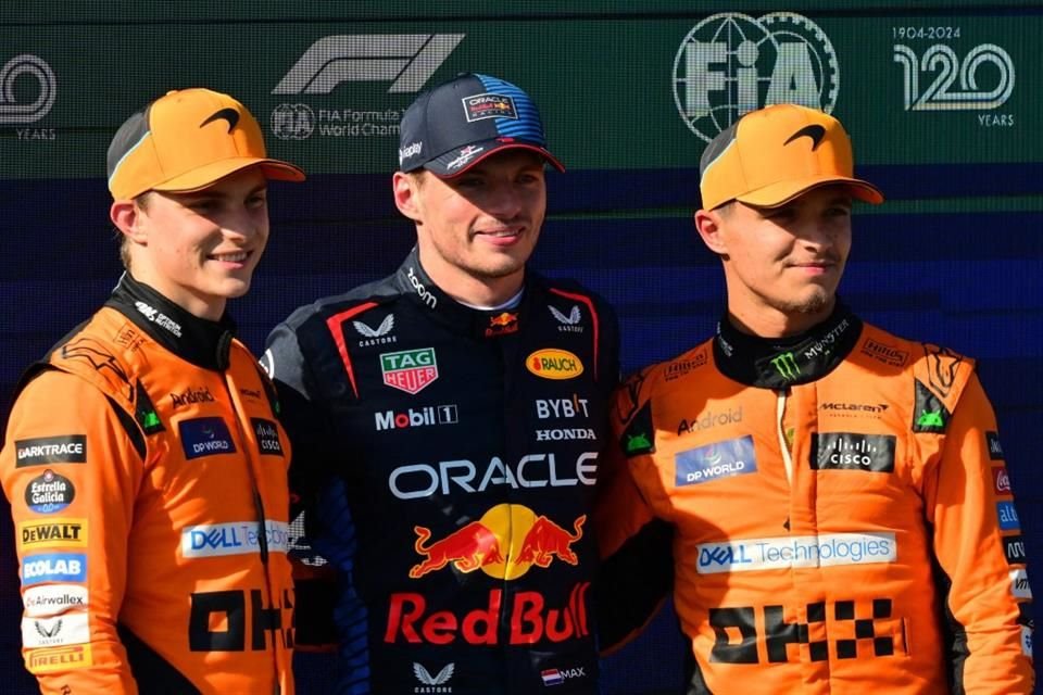 Max Verstappen escoltado por los McLaren.
