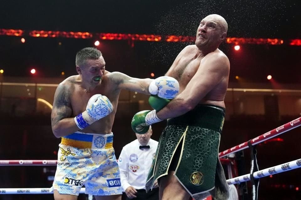 El combate fue de poder a poder, pero Oleksandr Usyk asestó una serie de golpes efectivos en el noveno asalto que le dio el triunfo sobre Tyson Fury.