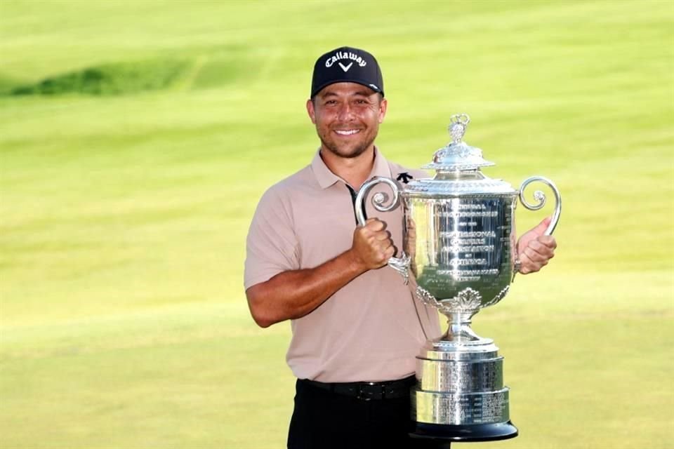 Xander Schauffele hizo un gran debut en los majors del Golf al ganar el PGA Championship con un birdie en el hoyo final.
