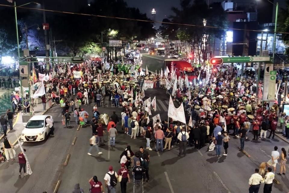Simpatizantes de la ex Jefa de Gobierno convirtieron el tercer debate presidencial en un mitin, en las inmediaciones del Centro Cultural Universitario Tlatelolco.