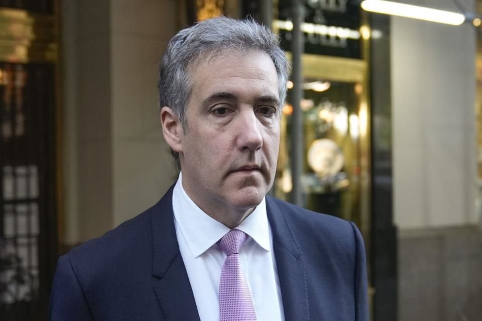 Michael Cohen sale de su edificio de apartamentos para ir al tribunal en Manhattan, ciudad de Nueva York, el 20 de mayo de 2024.