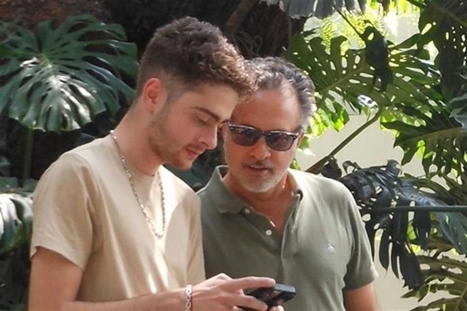 Nicolás compartió las fotografías junto a su padre este fin de semana.